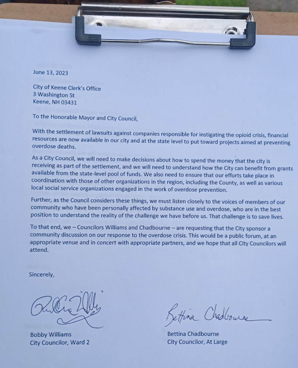 Picture of letter on a clipboard